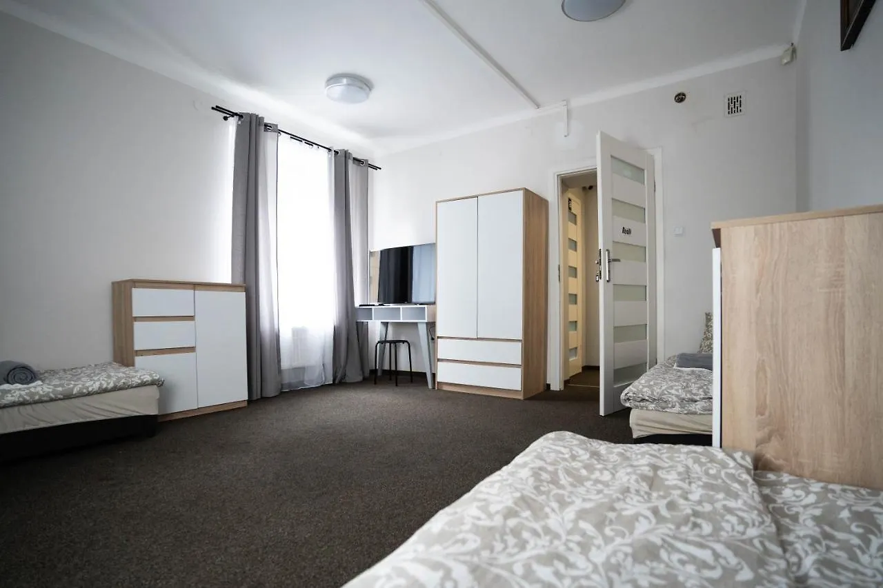 Konukevi Good Night Otel Varşova